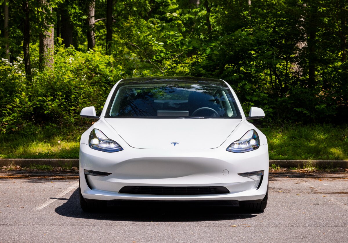 https-cars-dms-usnews-com-static-uploads-images-auto-custom-15203-original-2023-tesla-model-3-front-view-1