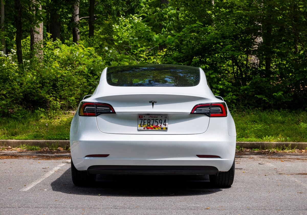 https-cars-dms-usnews-com-static-uploads-images-auto-custom-15203-original-2023-tesla-model-3-rear-view-1