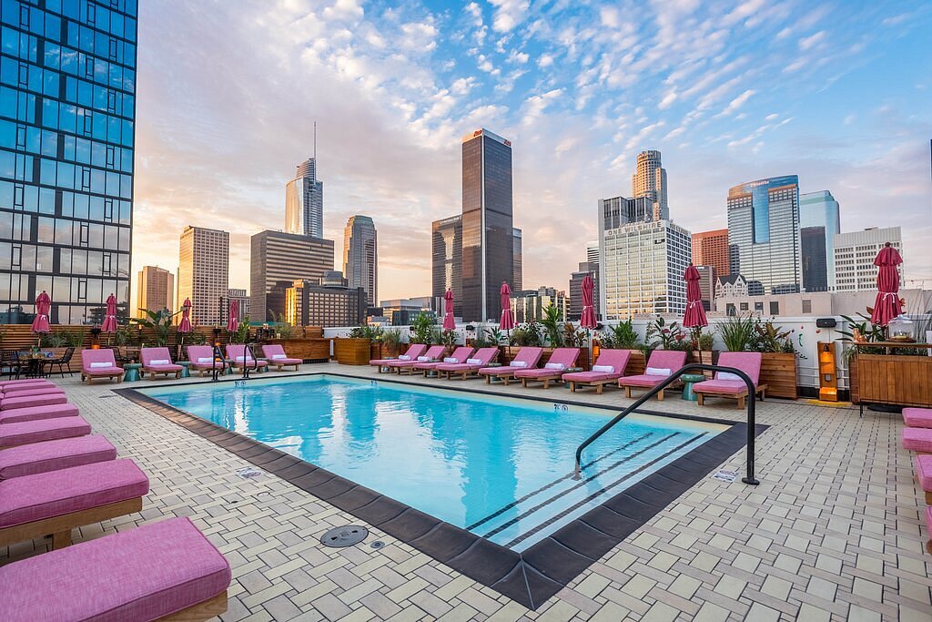 rooftop-swimming-pool